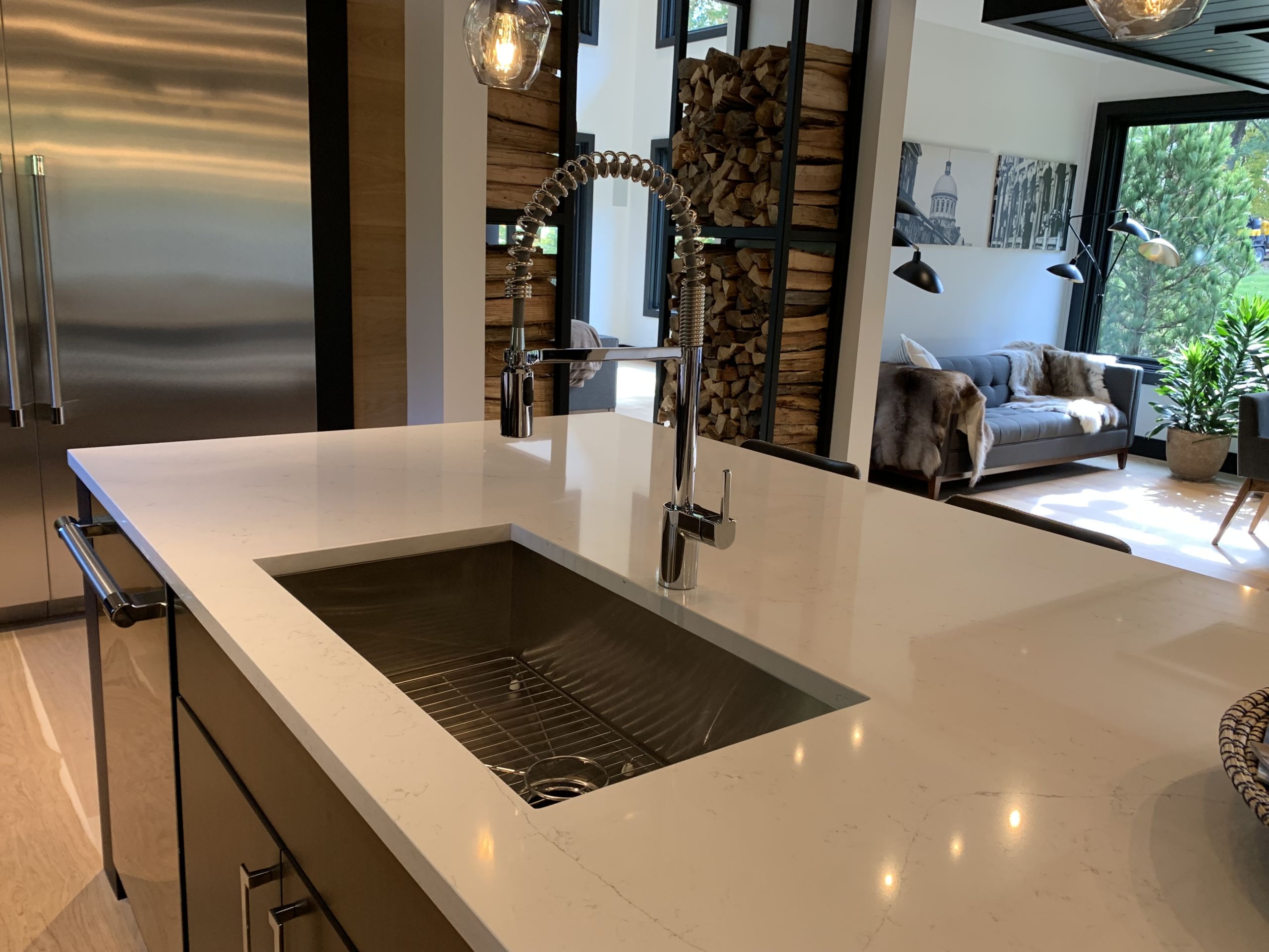 Kitchen sink incorporated into large island 